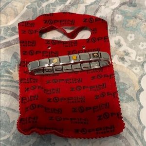 Zipping bracelet with 3 charms